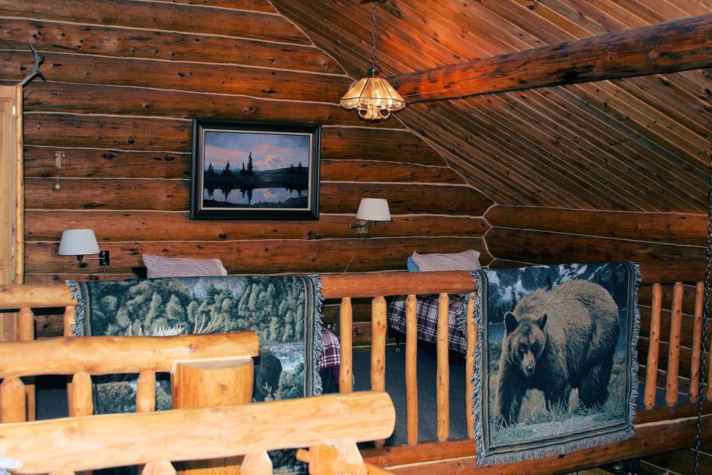 Wise Old Hunter Lodge Anchor Point Room photo